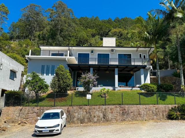 Casa com vista para o mar em Governador Celso Ramos