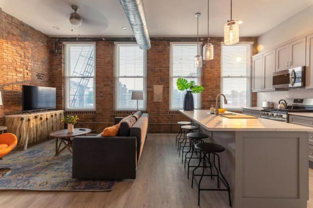 ZANGO Explore OTR and Downtown from a Renovated Condo