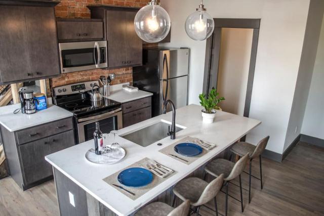 Gorgeous Condo in the Heart of OTR Free Parking