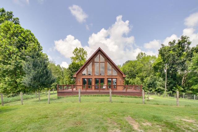 12 Mi to Staunton River Nathalie Cabin with Deck