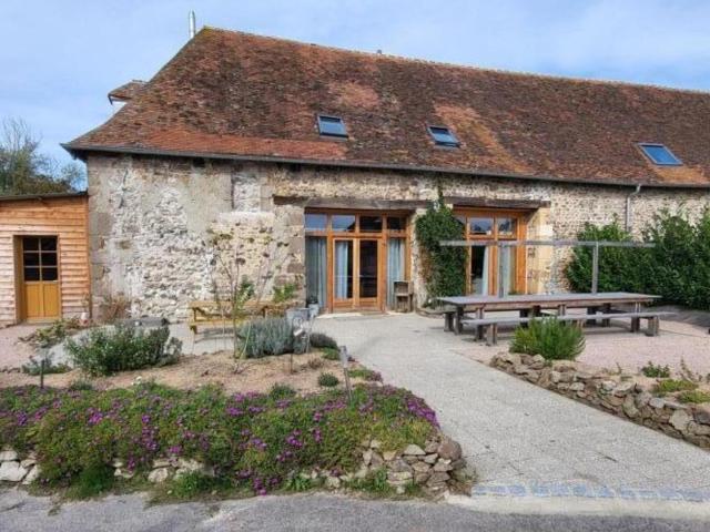 Refuge familial avec piscine, aire de jeux et confort moderne à Blomard - FR-1-489-465