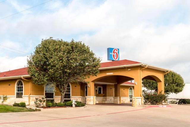 Motel 6 Alvarado TX