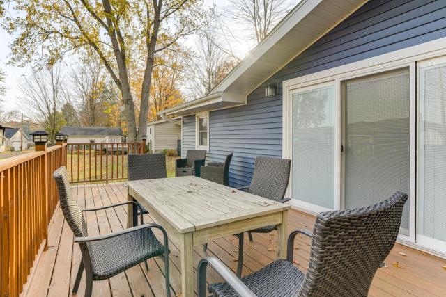 Lakefront Vacation Rental, 13 Mi to South Haven!