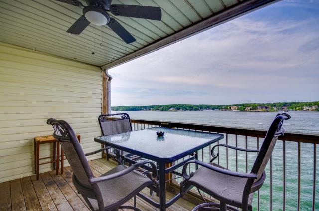 Osage Beach Condo with Balcony, Pool and Lake Access!