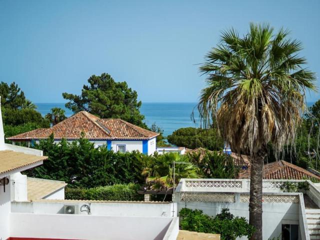 Rainbow House - Sea View & Pool & Garage & Garden & Albufeira