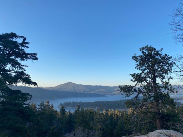 A Ski View - A-Frame cabin walking distance to Bear Mountain