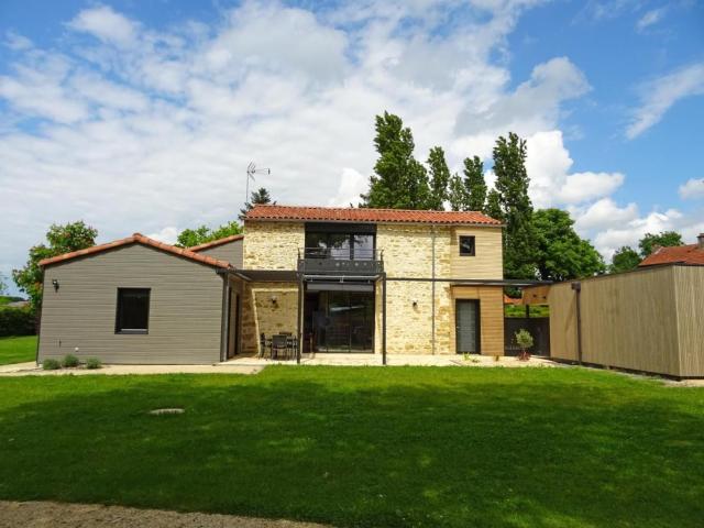 Gîte rénové avec jardin et terrasse près de Thiré, festival de musique baroque, idéal pour familles - FR-1-426-538