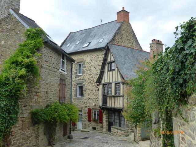 Le Logis de la Cour de Bretagne au Port de Dinan Lanvallay