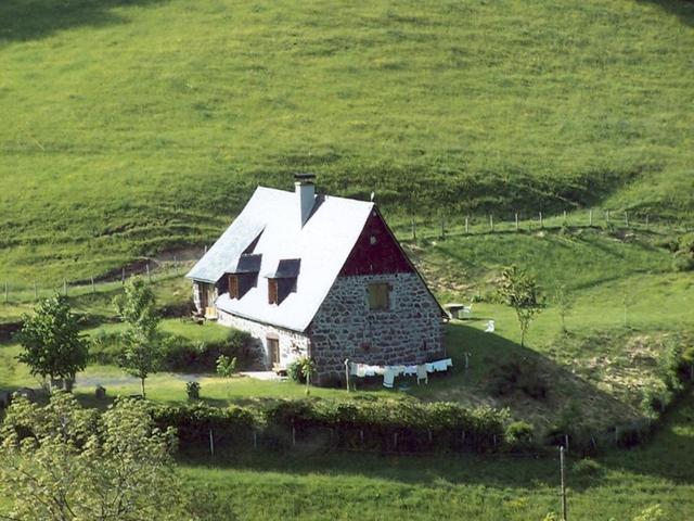 Maison de montagne avec jardin, 3 chambres près Super-Lioran - FR-1-742-79