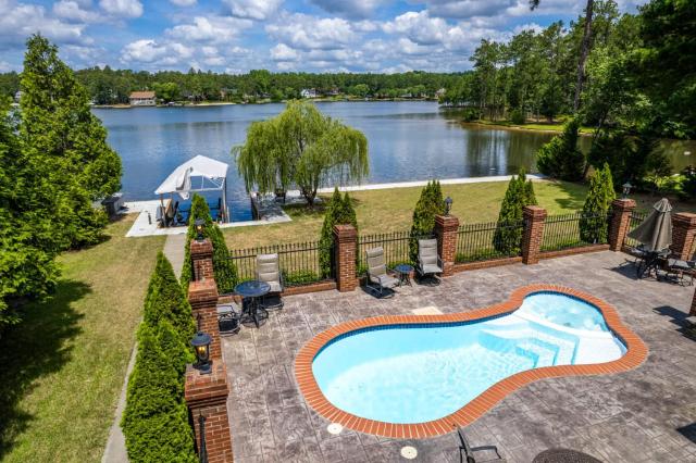 WaterEdge Lake House