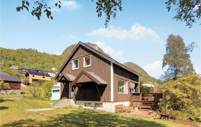 Cozy Home In Røldal With House A Mountain View