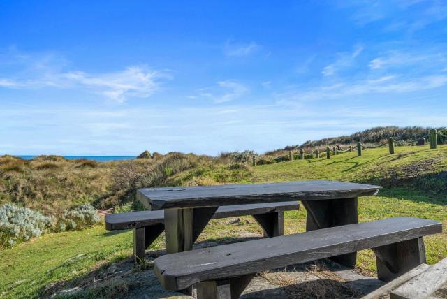 Beachfront Favourite - Foxton Beach Holiday Home