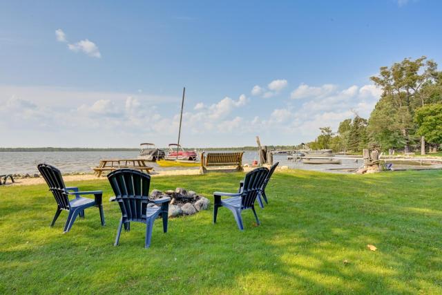 Saint Helen Lake House with Private Beach and Fire Pit