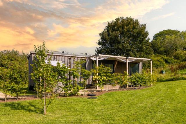 The Hive - Unique Hot Tub Cabin in Millport