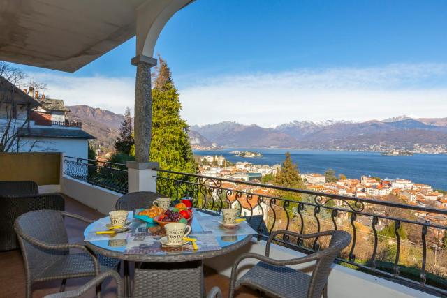 La Rosa Dei Venti Lake View Terrace - Happy Rentals