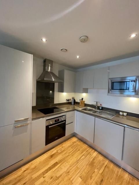 Sleek & Sunny 1BD Flat Near Greenwhich - Deptford!