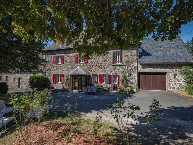 Maison de caractère avec sauna, jardin, cheminée et activités nature, près de Salers - FR-1-742-24