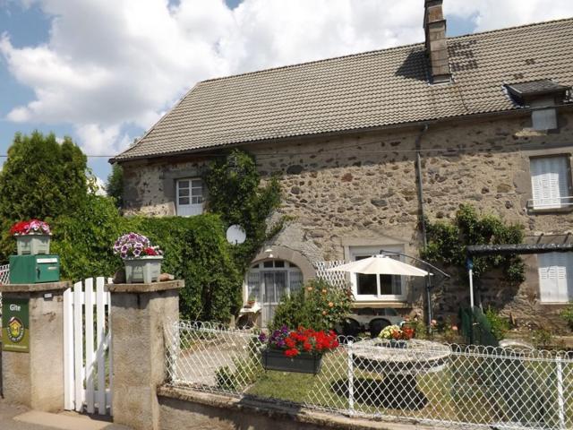 Maison de charme proche Super-Lioran avec jardin, terrasse et parking privatif - FR-1-742-39