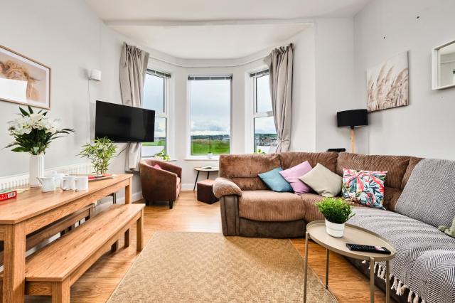 2 Dunluce Green - Portrush by the Sea