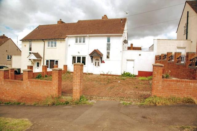 Immaculate 3-Bed House in Dudley