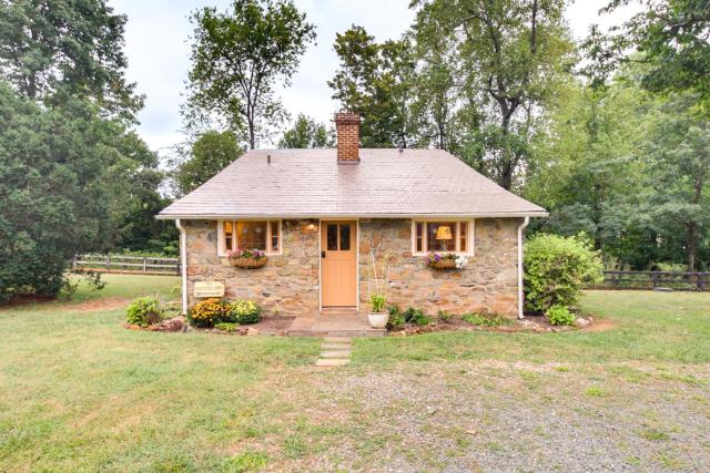 Monticello Wine Trail Cottage - Close to Hiking!