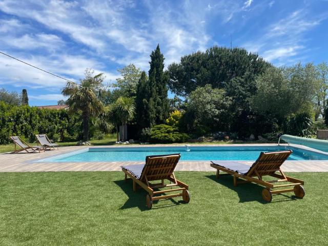 Gite confortable avec terrasse et piscine