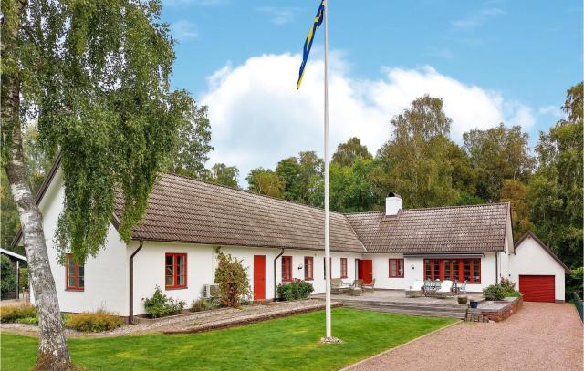 Gorgeous Home In Båstad With Kitchen