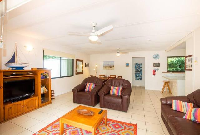 Allamanda Cottage - close to beach - pet friendly