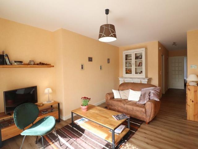 Appartement Confort à Aurillac avec Wifi, Parking et Balcon - FR-1-742-456