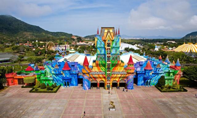 150m da praia em um fantástico edifício em Balneário Piçarras