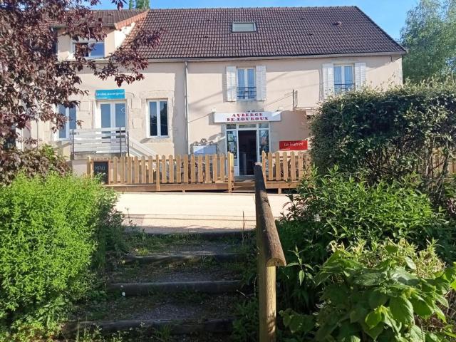 Grand gîte familial avec piscine chauffée, proche forêt des Colettes et activités de plein air - FR-1-489-477