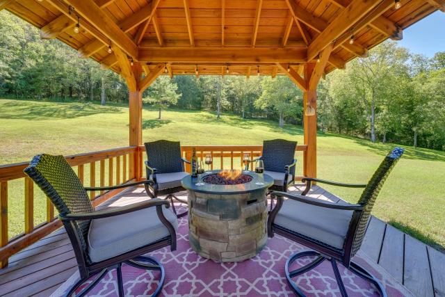 Serene Ava Countryside Home with Deck and Fire Pit