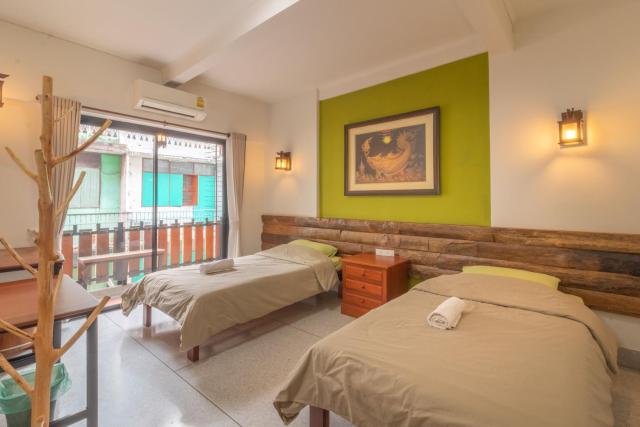 Banthat Thong Hostel