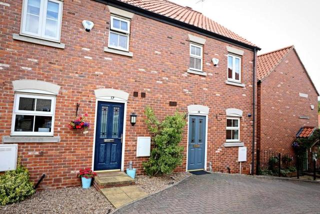 Cheerful two-bedroom townhouse near Leeds and York