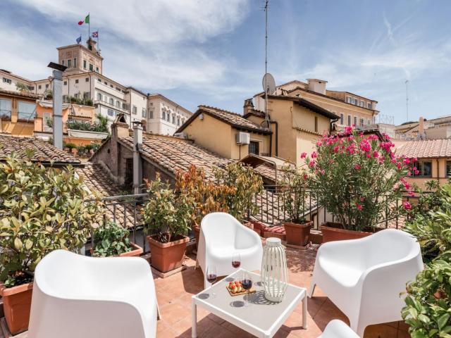 The Best Rent - Two-bedroom apartment with terrace near Trevi Fountain