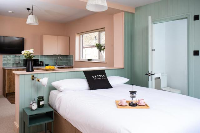 Settle in Southampton - Self Check-In Rooms & Self-Catering Suites