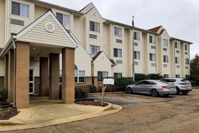 Starkville Inn & Suites