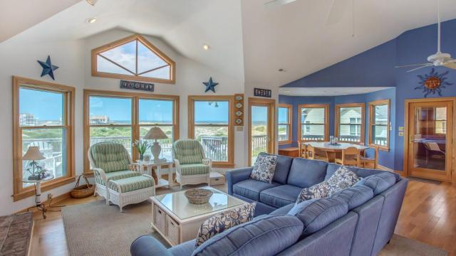 109, Happy Ours, Semi-Oceanfront, Close to Beach Access, Private Pool, Hot Tub