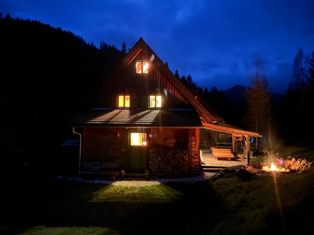 Zirbitz Hütte mit Sauna und Kamin