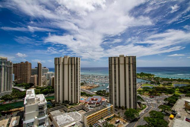 Ocean Views from balcony Walk to Beach and Mall 3024