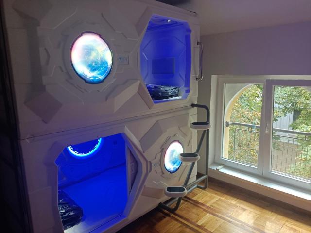 panda Victor Space Capsule Hostel-Neo Nomad