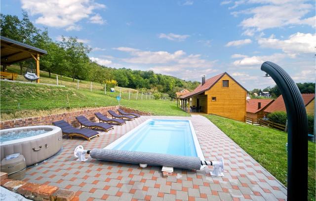 Amazing Home In Dragovanscak With Jacuzzi