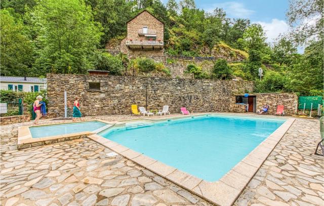 Cozy StaCaravan In Conques En Rouergue