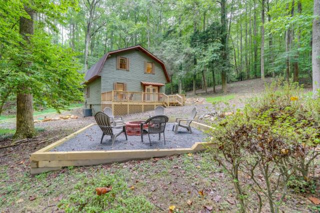 Wooded Blue Ridge Cabin 2 Decks, Fire Pit!