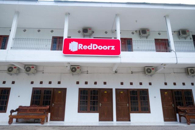 RedDoorz near Plaza Ambarrukmo Yogyakarta