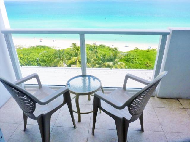 Castle 727 Studio with balcony and Ocean view, Pool, Tennis, Beach Access, Free Parking