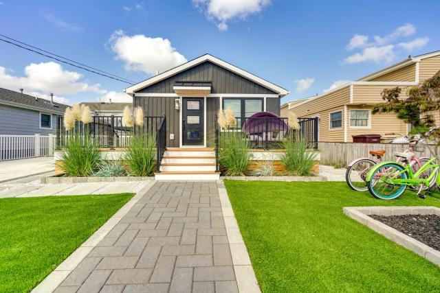 Renovated Seaside Park Cottage Steps to Beach!