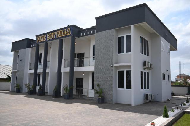 Fine Boy Villa, Luxe Two-Bedroom Apartments in Tema Community 25