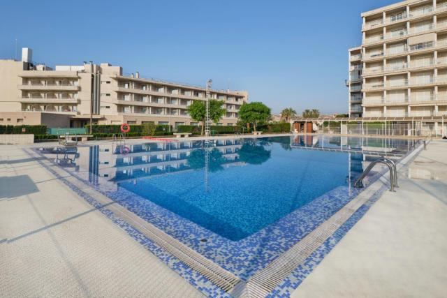 Global Properties, Apartamento con terraza en Residencial Last Canet