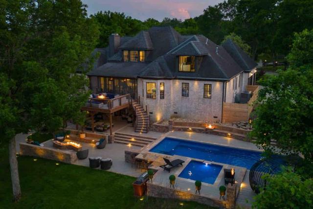 Luxury@Lake Mansion Pool/Hot Tub for Discerning Tastes